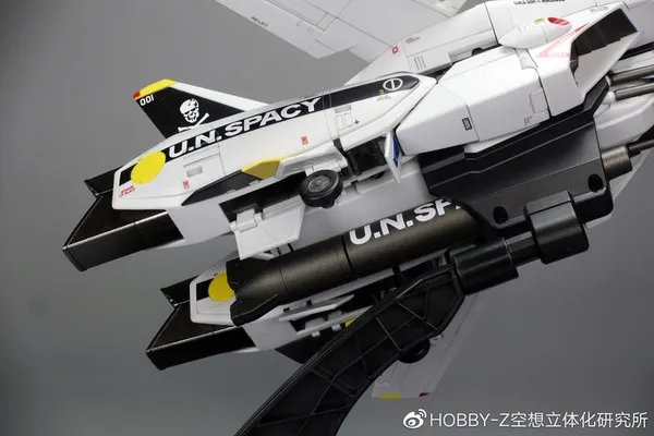 万代 DX超合金TV版VF-1S罗伊·福卡特别型