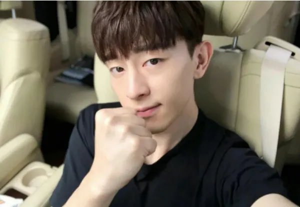 近日粉丝脱粉后回踩邓伦变综艺咖，他最近为什么没戏拍？