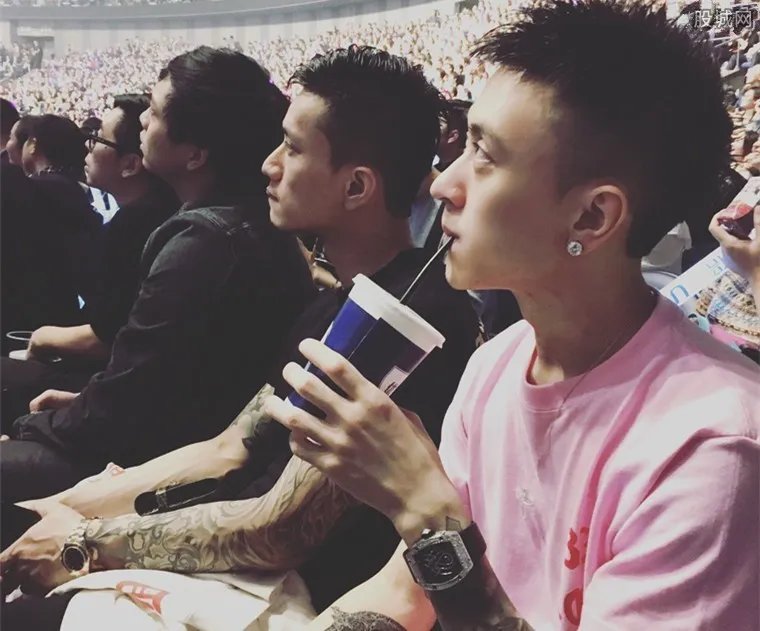 秦奋再曝猛料 富二代秦奋比王思聪还要有钱