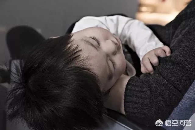 怎样教会孩子独立睡觉？