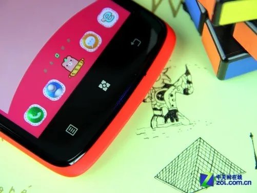 首款女性四核智能手机 联想S820评测