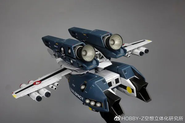 万代 DX超合金TV版VF-1S罗伊·福卡特别型