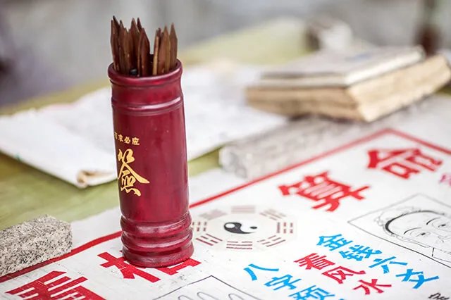 塔罗牌和易经比哪个厉害 塔罗牌和算命的区别