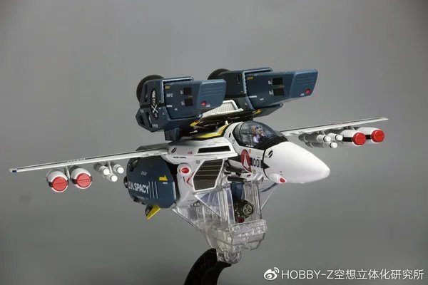 万代 DX超合金TV版VF-1S罗伊·福卡特别型