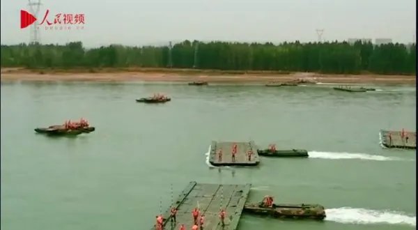 舟桥部队35分钟在黄河飞架浮桥，浮桥与门桥有何区别？
