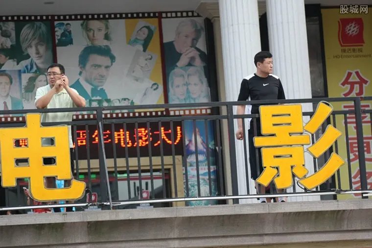 成都首位进影厅观众终身免费观影 获得永久会员资格