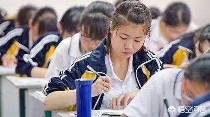 河南一考生看数学卷10分钟后弃考，离场遭拒当场崩溃，对此您怎么看？