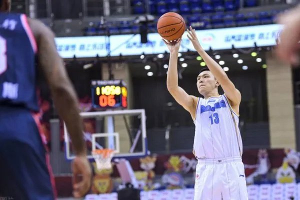 朱彦西肘击杜润旺逃过处罚,姚明还会追加处罚他吗?