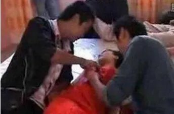 新娘要8800下车钱，你觉得这种习俗如何？