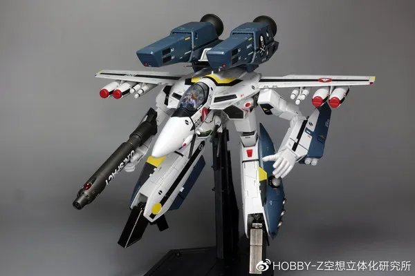 万代 DX超合金TV版VF-1S罗伊·福卡特别型