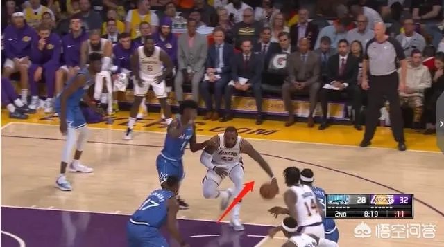 詹姆斯转身暴扣，又当着2万球迷秀肌肉，麦基实力模仿的太逗，怎么评价？