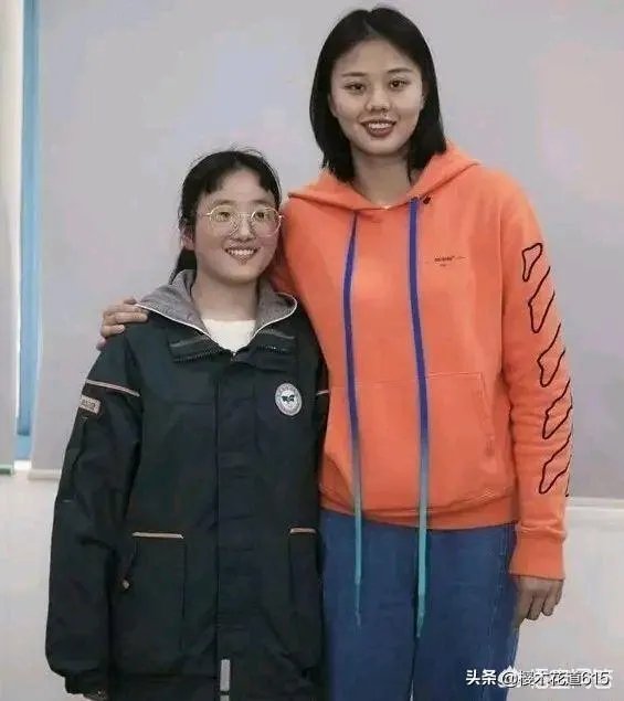 心善人美，中国女排龚翔宇默默资助贫困学生三年，获球迷称赞，如何评价？