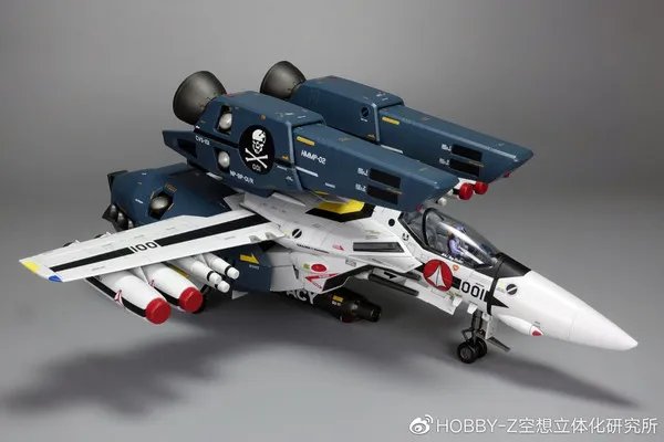 万代 DX超合金TV版VF-1S罗伊·福卡特别型