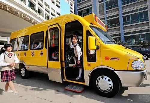 辽宁对中小学校车是怎样规定的？