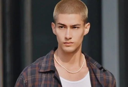 网传米卡恋爱了,你觉得偶像可以恋爱吗?