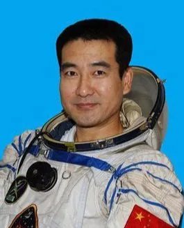 神舟7号的航天员是谁？