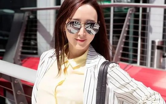 胡静个人资料简介图片 胡静多大年龄老公是谁