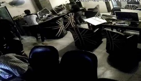 网吧遭3男子打砸是怎么回事？