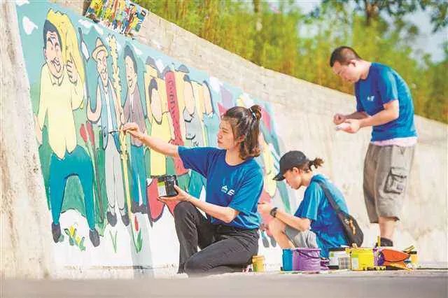 川美80周年校庆院长变身卓别林,你觉得这样的院长可爱吗?