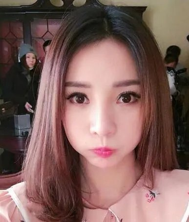 柳岩的老公陈永青是隐形富豪 柳岩晒嘟嘴卖萌照