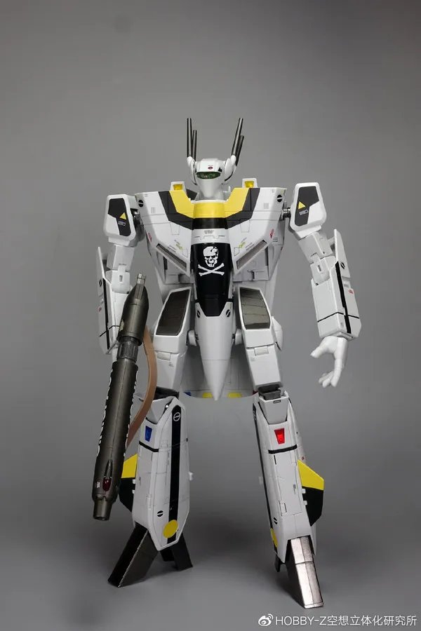 万代 DX超合金TV版VF-1S罗伊·福卡特别型