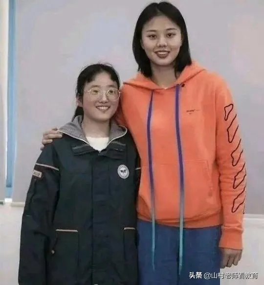 心善人美，中国女排龚翔宇默默资助贫困学生三年，获球迷称赞，如何评价？