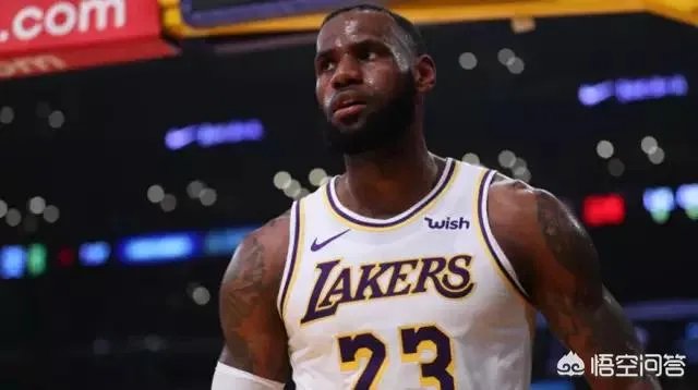 詹姆斯转身暴扣，又当着2万球迷秀肌肉，麦基实力模仿的太逗，怎么评价？