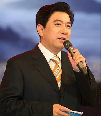 央视主持人工资排名曝光 月入28万是传说