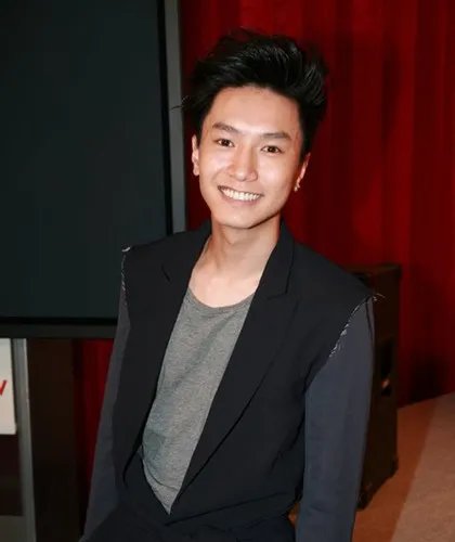 分享喜爱夜蒲陈柏宇发型图片 亲身示范帅气短发