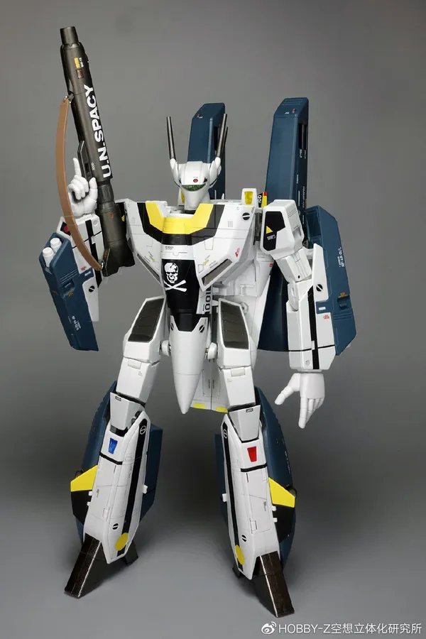 万代 DX超合金TV版VF-1S罗伊·福卡特别型