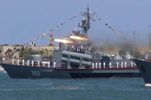 俄舰队一军舰着火事情经过/具体情况怎样