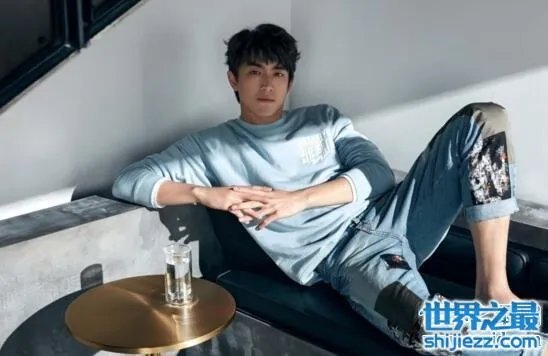 林更新的爷爷是林连章，林更新的家庭背景曝光 