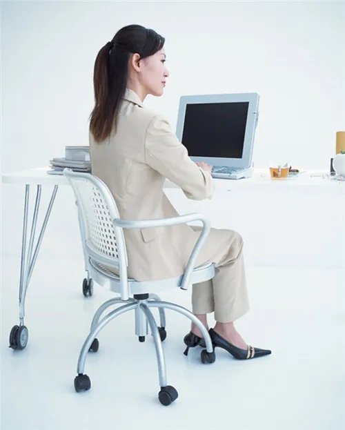 木质电脑桌的价格 如何选购电脑桌