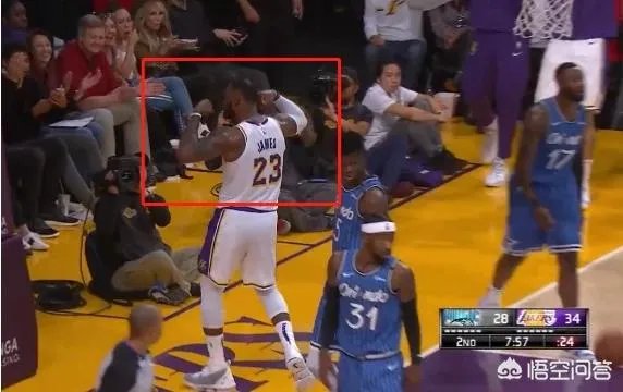 詹姆斯转身暴扣，又当着2万球迷秀肌肉，麦基实力模仿的太逗，怎么评价？
