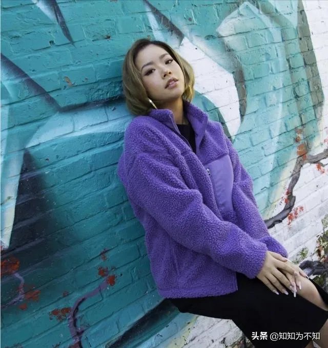 如何看待王菊变瘦穿XS码衣服？