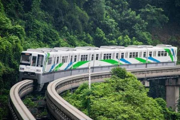 重庆轨道2号线变水上列车，重庆轨道还在正常运行吗？