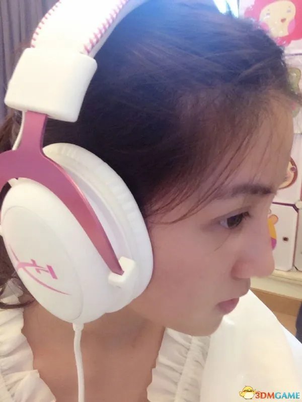 真是艳福不浅！《DOTA2》“Zhou神”女友新私房照