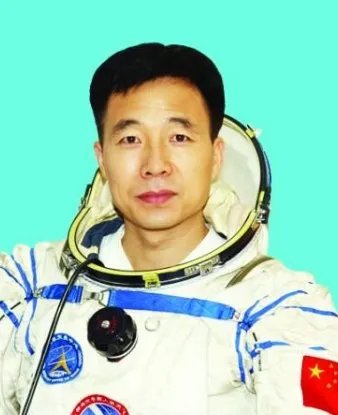 神舟7号的航天员是谁？