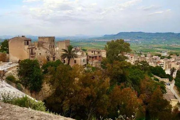 意大利将以7.8元出售房屋,我们普通人可以申请购买吗?