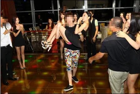 showgirl游艇门过程及内部照片:不堪入目的互动场面