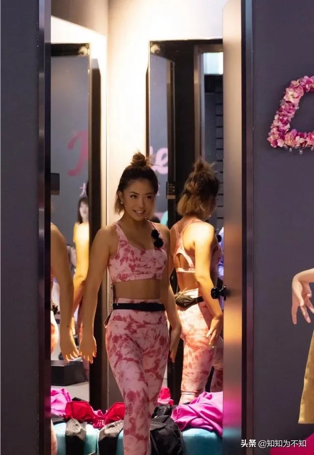 如何看待王菊变瘦穿XS码衣服？