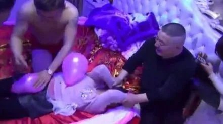 新娘要8800下车钱,你觉得这种习俗如何?
