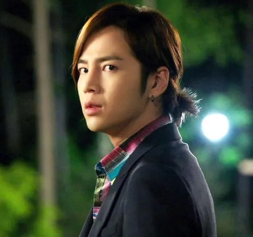 张根硕爱情雨剧照 “唯美风格”再引韩剧狂潮