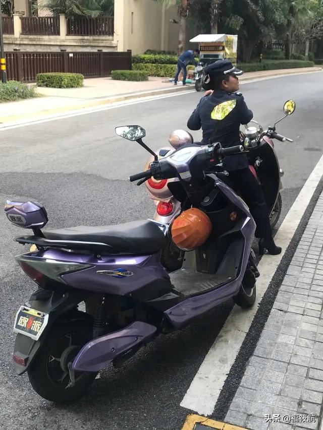 如何从法律的角度看待奔驰车进故宫事件？