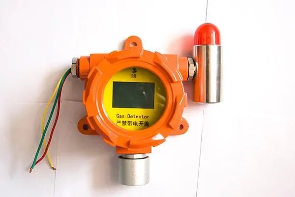 家里的燃气报警器总是会响个不停,这是为什么?