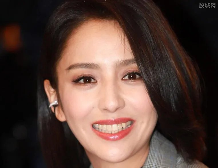 曝佟丽娅离婚陈思诚回应 陈思诚单方面否认离婚