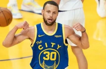 库里被加冕NBA常规赛得分王,库里是哪个篮球队的