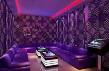 郑州一醉酒男子走错KTV包房成气氛组,这名男子事后有何回应?