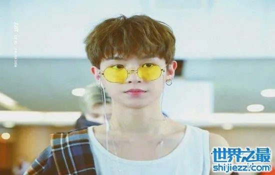 俊男靓女蔡徐坤程潇恋情被曝光,竟在节目中眉目传情!