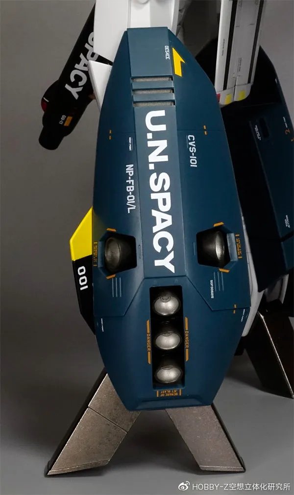 万代 DX超合金TV版VF-1S罗伊·福卡特别型